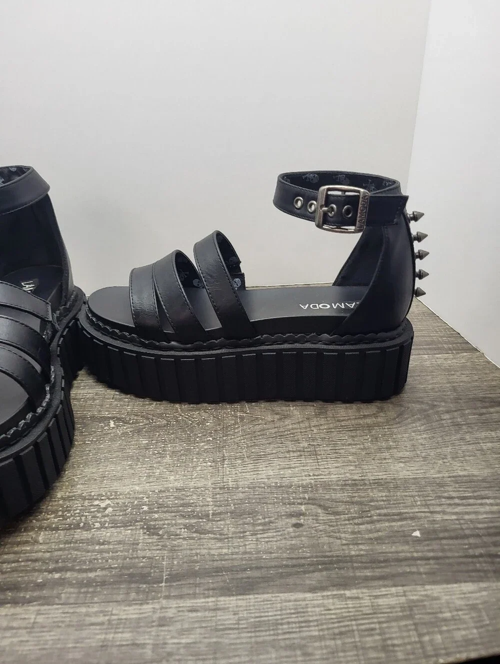 Lamoda gently used